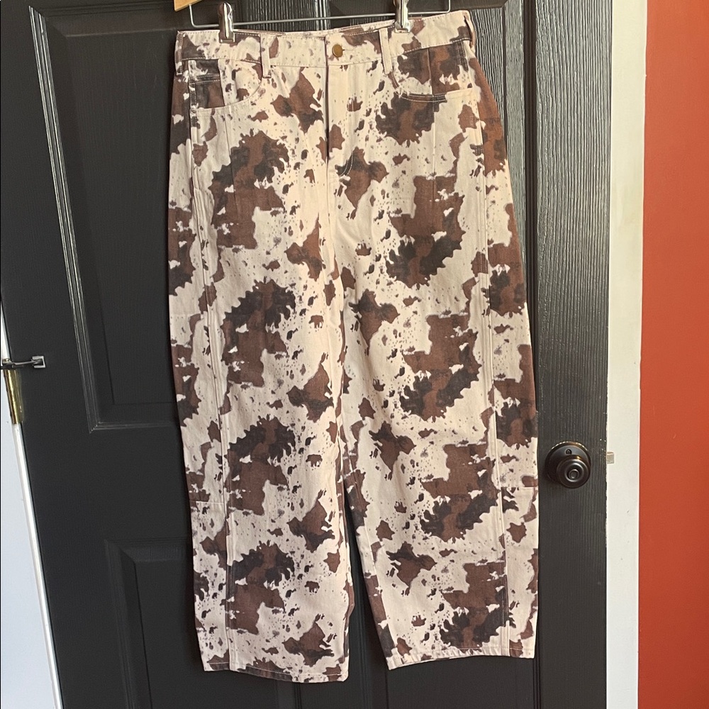 Trendy Cow Print Cropped Jeans